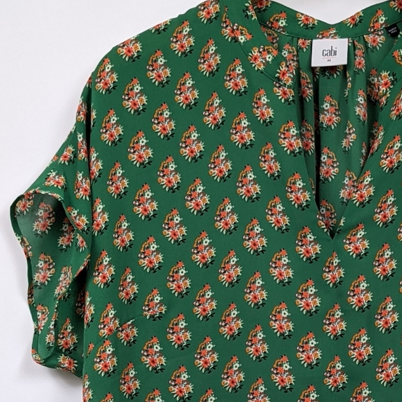 CAbi Stevie Floral Blouse #3252 Short Sleeve V-Neck High-Low Hem Green size M - Picture 7 of 13